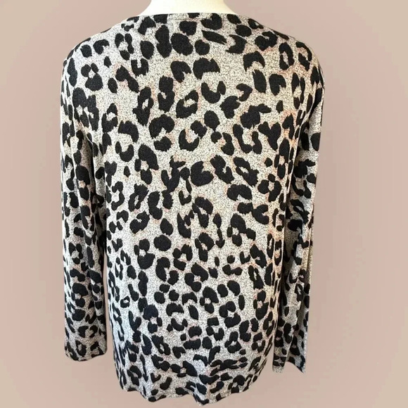 Maurices 24/7 Long Sleeves Cut Out Neck Twisted Tee Shirt Size XXL Animal Print - Picture 3 of 16